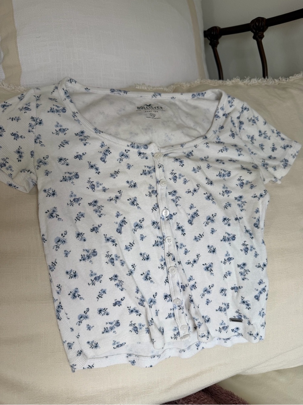 Hollister White Ribbed Floral Button-Front Top with Blue Print